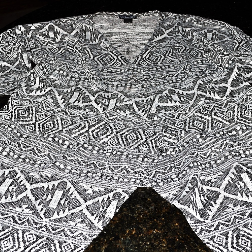 NWOT Gina Louise Aztec Grey & Black Open Coat - Picture 5 of 6